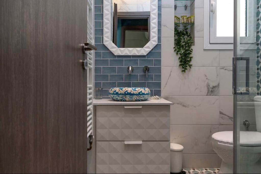 Artistic Apt In Vibrant Gazi With Large Terrace By Ghh Athens Luaran gambar