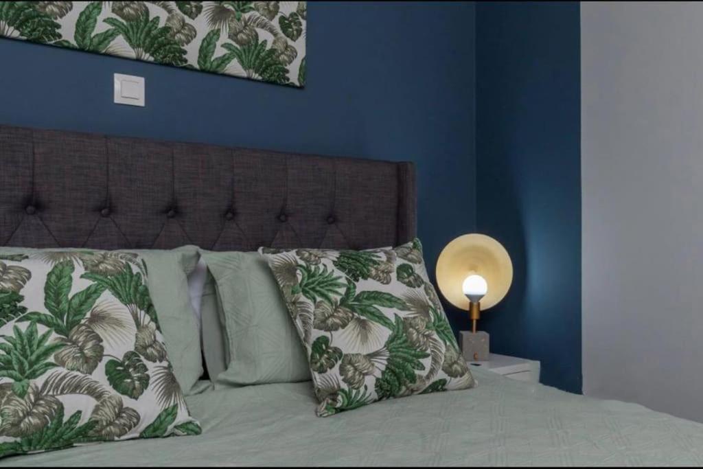 Artistic Apt In Vibrant Gazi With Large Terrace By Ghh Athens Luaran gambar